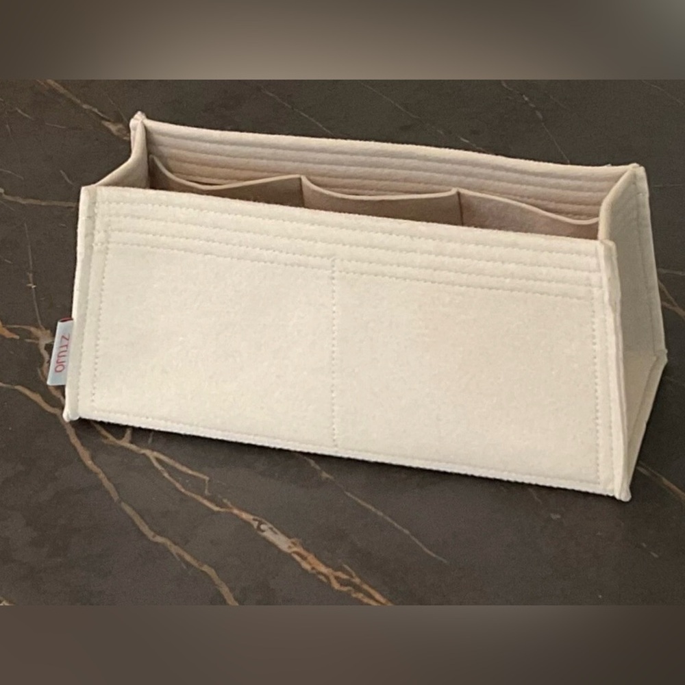 Felt purse insert for Hermes Kelly 28. In great used condition.